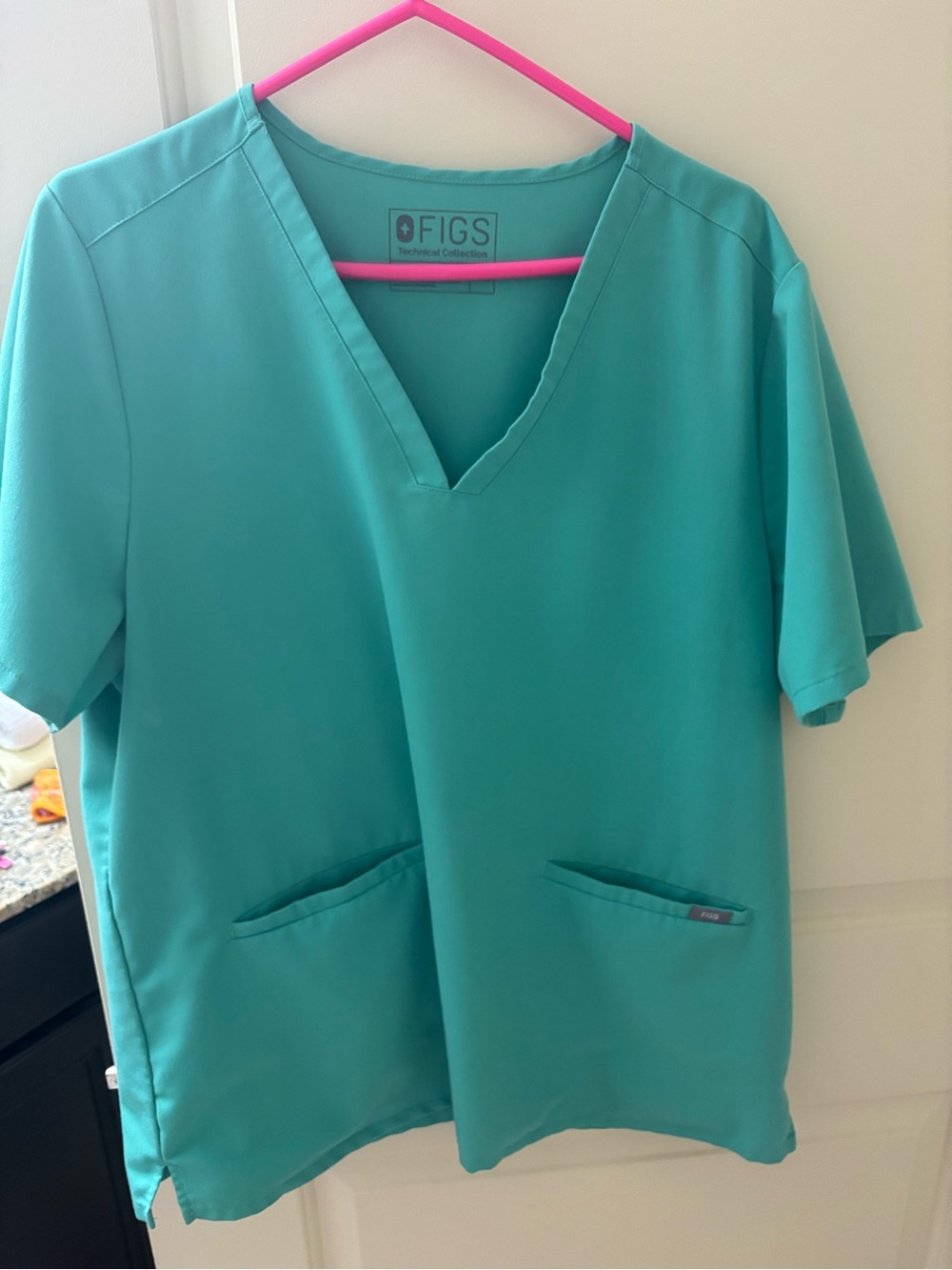 FIGS women’s surgical green 2 pocket Scrub Top XXL